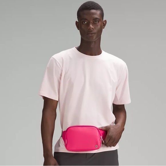 Lululemon Everywhere Belt Bag Raspberry Coulis Wild Berry Large 2L NWT - Picture 6 of 12